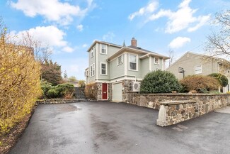 6 Hines Ct, Marblehead, MA 01945