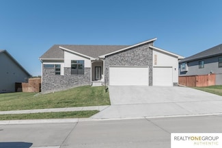2116 Gindy Dr, Bellevue, NE 68147