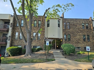 2212 Country Club Dr Unit 2, Woodridge, IL 60517