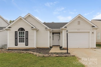 8512 Galena View Dr, Charlotte, NC 28269