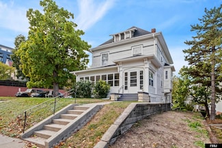 204 S 37th St, Omaha, NE 68131