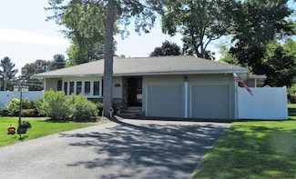 5 Turner Ln, Albany, NY 12211