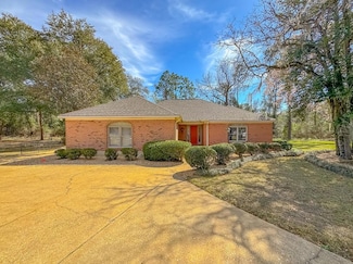 214 Riverview Dr, Bainbridge, GA 39817