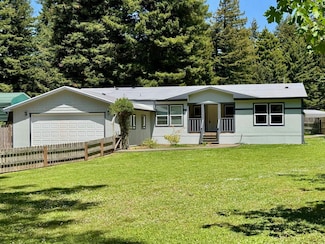 172 Quail Ln, Crescent City, CA 95531