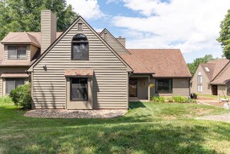 1052 Highlands Dr, Charlottesville, VA 22901