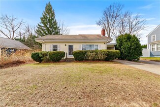 82 Myrtle Ave, Warwick, RI 02886