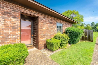 301 Hammond Dr, Hot Springs National Park, AR 71913