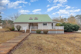 104 Crepe Myrtle Ln, Dunn, NC 28334