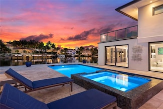 1025 Diplomat Pkwy, Hollywood, FL 33019