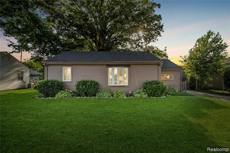 28441 Maple St, Roseville, MI 48066
