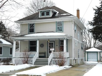728 Cedar Ave, Elgin, IL 60120