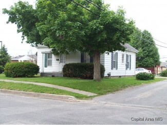 15 N Walnut St, Winchester, IL 62694