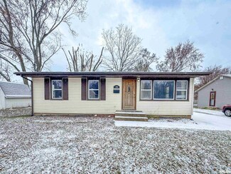 1706 Willow St, Pekin, IL 61554