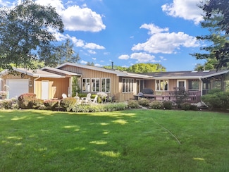 W5318 Briarwood Rd, Elkhorn, WI 53121