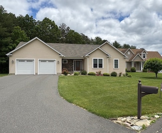 43 Caddyshack Dr, Chicopee, MA 01020