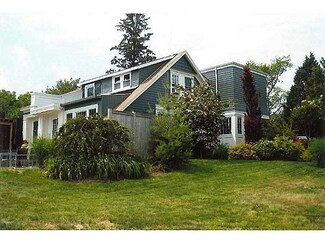 5 Narragansett Blvd, Portsmouth, RI 02871