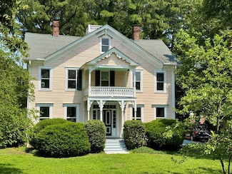 19 Cedardale Ln, Irvington, VA 22480