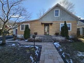 120 Henry St, Huntington Station, NY 11746