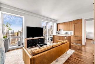400 Fifth Ave Unit 42G, New York, NY 10018