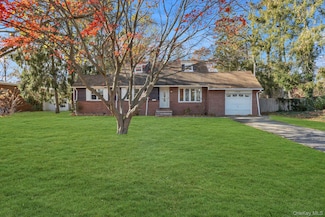 1392 Manor Ln, Bay Shore, NY 11706