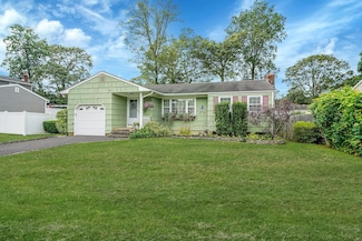 12 Pine Cone St, Middle Island, NY 11953