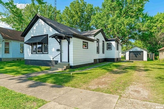 914 Pekin St, Lincoln, IL 62656