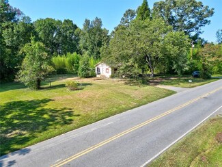 208 Calhoun Rd, Belton, SC 29627