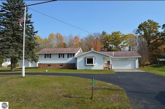 1711 Lake Winyah Rd, Alpena, MI 49707