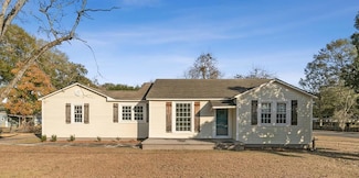 513 Cleveland St, Headland, AL 36345