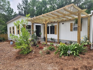 603 W 5th St, Carrabelle, FL 32322