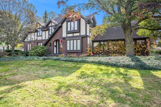 3010 Oak Hollow Dr SE, Grand Rapids, MI 49506