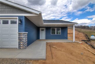 128 Fairview Ct, Menomonie, WI 54751