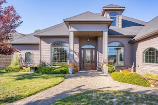 1127 Discovery St, Yreka, CA 96097