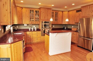 240 Valley View Ln, Paris, VA 20130