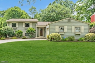 47 Drake Rd, Somerset, NJ 08873