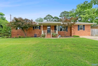 302 Cherry St NW, Hartselle, AL 35640