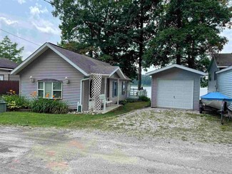2884 S Melwood Park Dr E, Kimmell, IN 46760