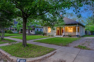 302 N Willomet Ave, Dallas, TX 75208
