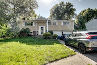 8 Holly Ct, North Babylon, NY 11703