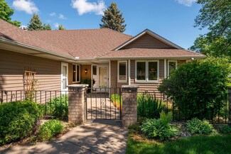 1079 Serene Ct, Saint Paul, MN 55126