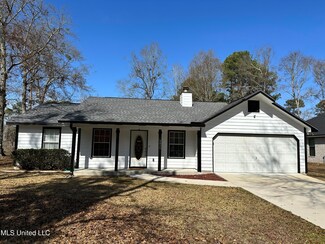 9016 Old Walnut Rd, Ocean Springs, MS 39564