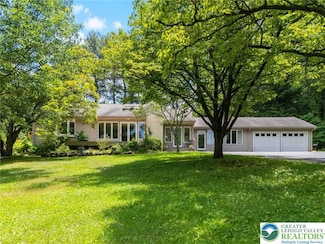 5661 Furnace Hill Rd, Zionsville, PA 18092