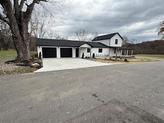 24 Hayes St, Minford, OH 45653