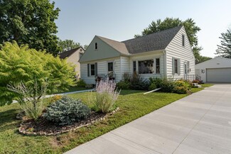 1214 10 1 2 Ave NW, Rochester, MN 55901
