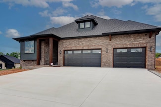 6059 S Clay Ave, Springfield, MO 65810