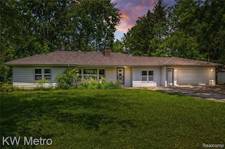 3191 Perry Ct, Grand Blanc, MI 48439