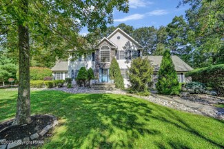 114 Hollow Dr, Stroudsburg, PA 18360