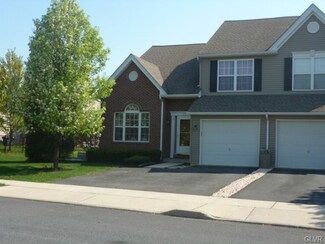 1561 Cambridge Dr, Macungie, PA 18062