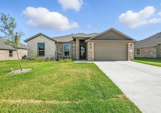 633 Mooney Dr, Saginaw, TX 76179
