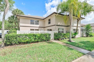 3 Amherst Ct Unit C, Royal Palm Beach, FL 33411
